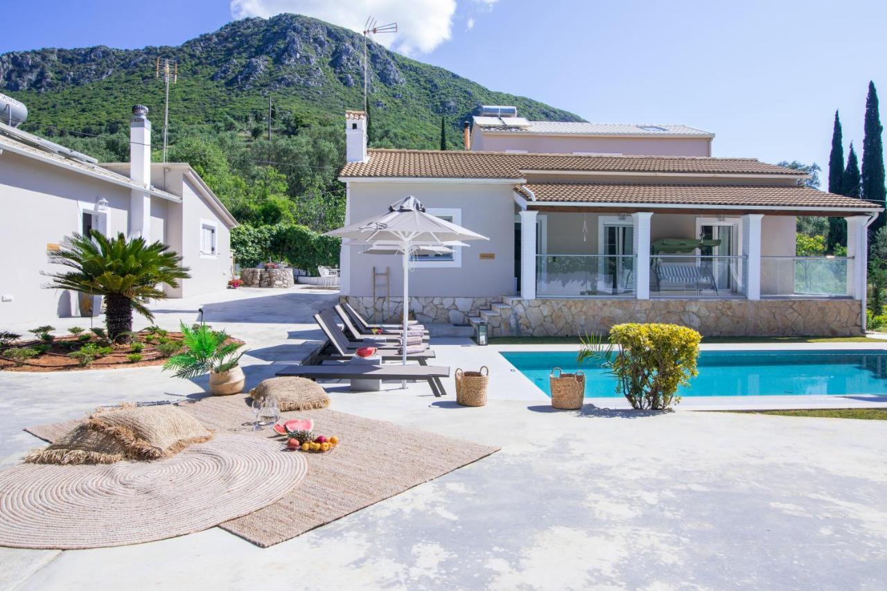 Grande Terra Villas With Swimming Pool Szpartílasz Kültér fotó