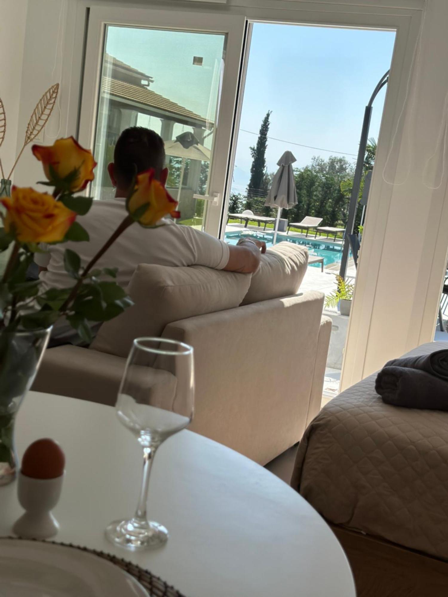 Grande Terra Villas With Swimming Pool Szpartílasz Kültér fotó